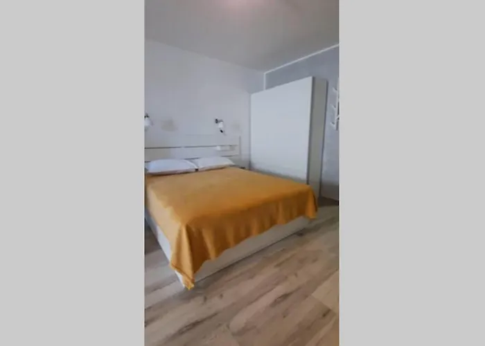 Maria, Modern Studio Apartment With Private Parking