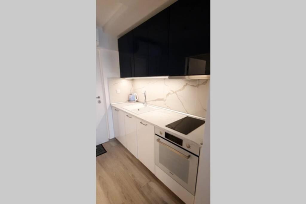 Apartment Maria, Modern With Private Parking *