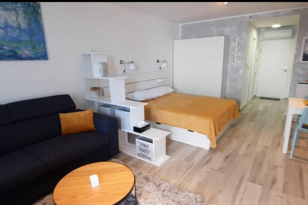 Apartment Maria, Modern With Private Parking