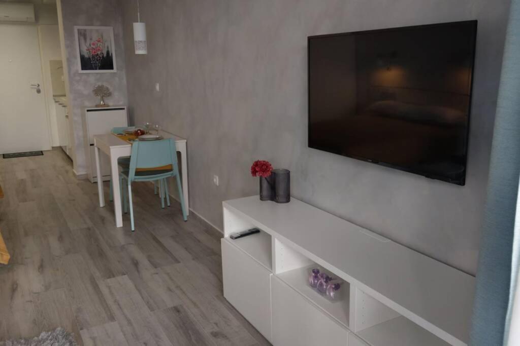 Maria, Modern With Private Parking Apartment