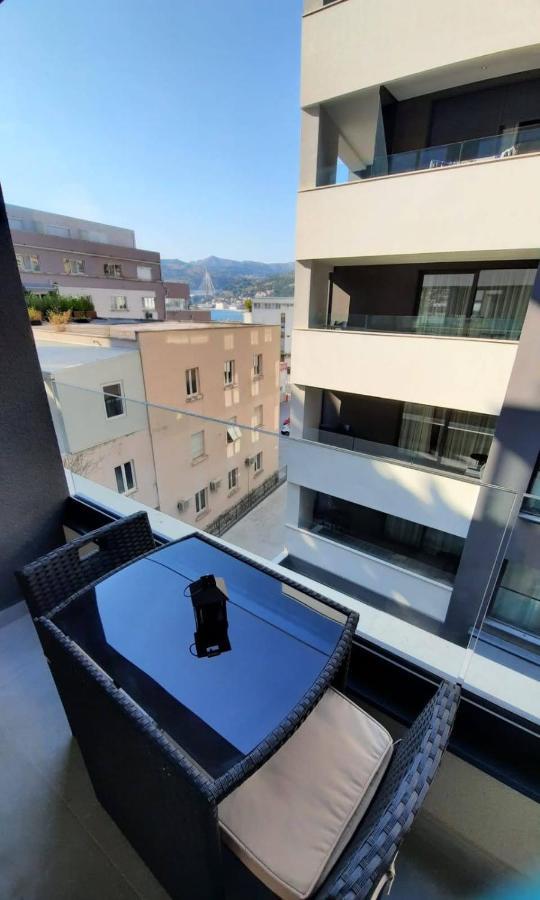 Maria, Modern With Private Parking Apartment *